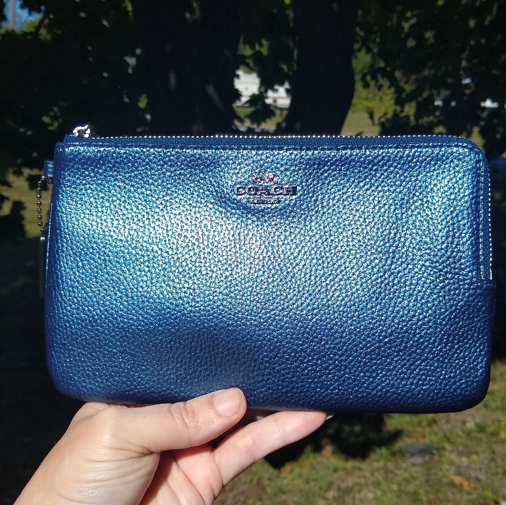 🌸BNWOT Coach Large Metallic Double Wristlet🌸